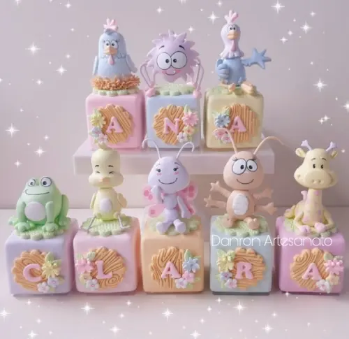 Enfeite de Mesa Galinha Pintadinha