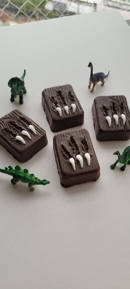 Bombom - Dinossauro Garra