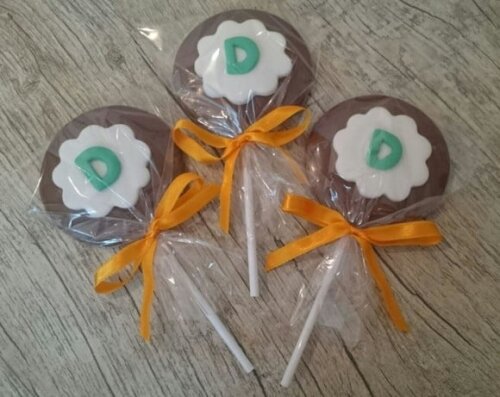 Pirulito de Chocolate - Letras Iniciais