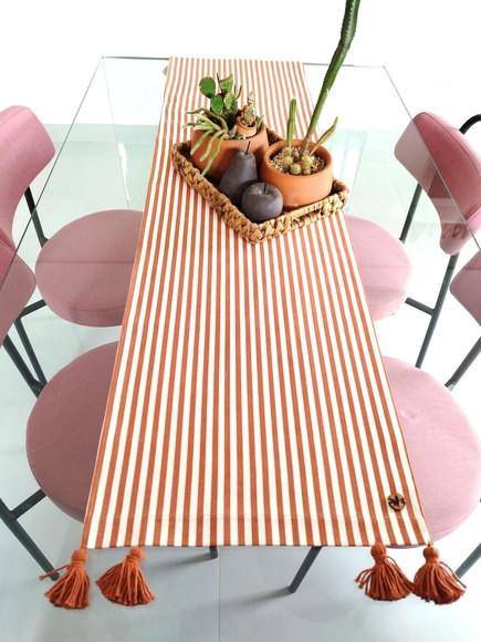 Caminho de Mesa Listrado Terracota com Tassel