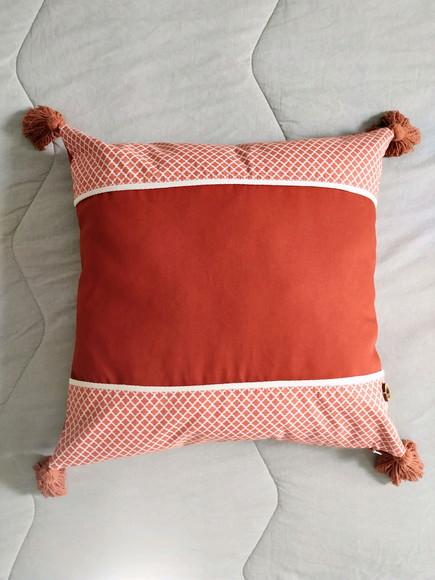 Capa de Almofada Calie com Tassel e Recortes 40x40cm