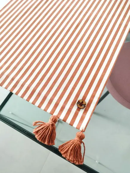 Caminho de Mesa Listrado Terracota com Tassel