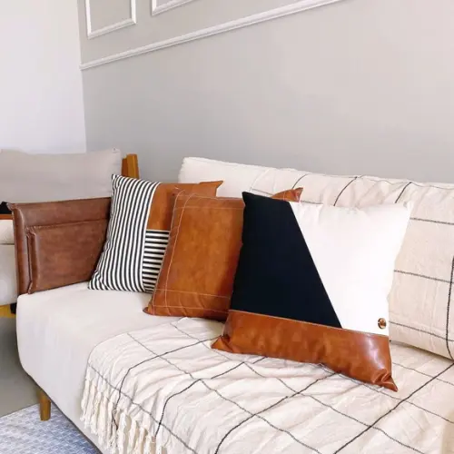 Capa de Almofada Boho com Couro Sintético e Sarja 40x40cm