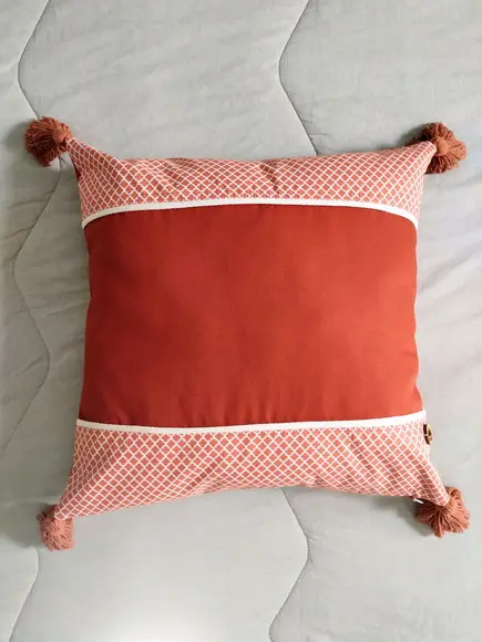 Capa de Almofada Calie com Tassel e Recortes 40x40cm
