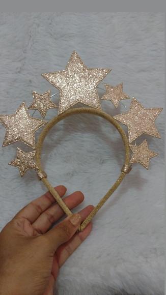1 Tiara Estrela Dourado Claro.
