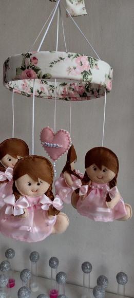 Mobile Bonequinha