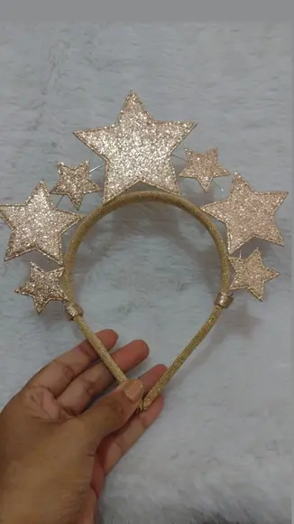 1 Tiara Estrela Dourado Claro.