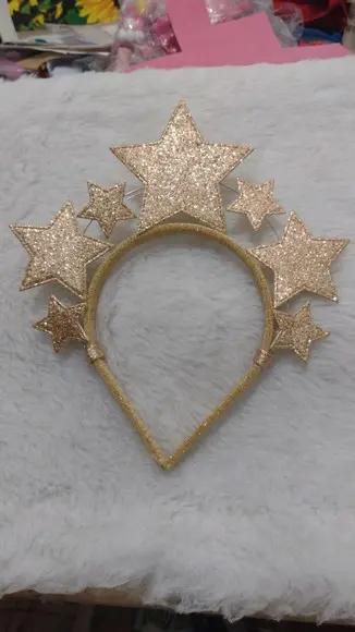 1 Tiara Estrela Dourado Claro.