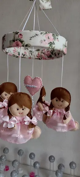 Mobile Bonequinha