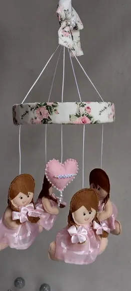 Mobile Bonequinha