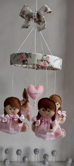 Mobile Bonequinha
