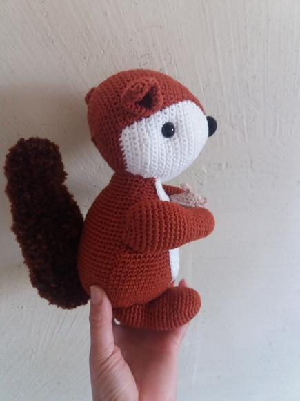 Esquilo amigurumi