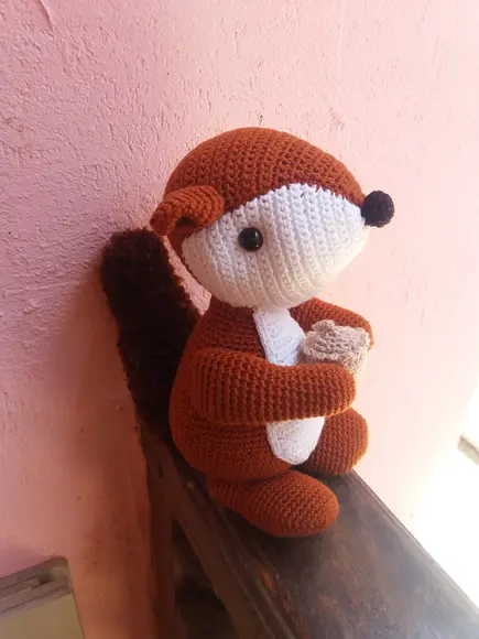Esquilo amigurumi