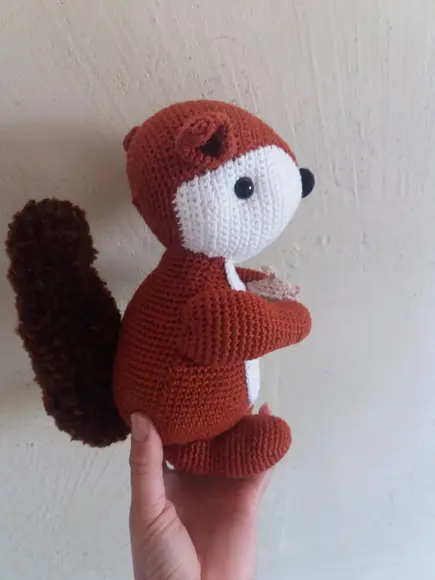 Esquilo amigurumi