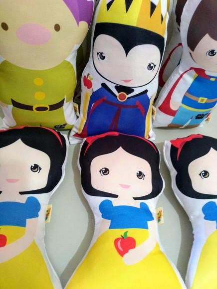 Almofada Contornada branca de neve