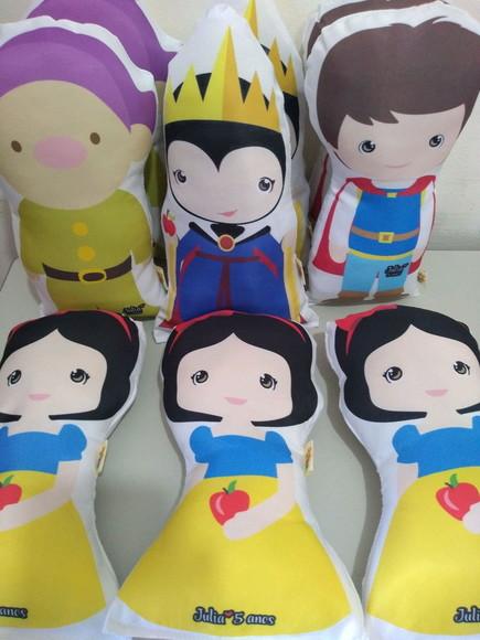 Almofada Contornada branca de neve