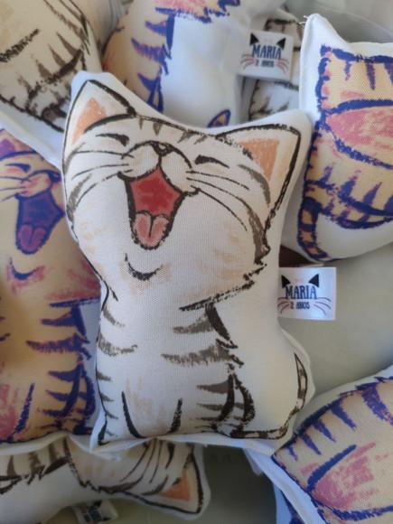 Almofada Contornada Gatinhos com Personalização na Etiqueta