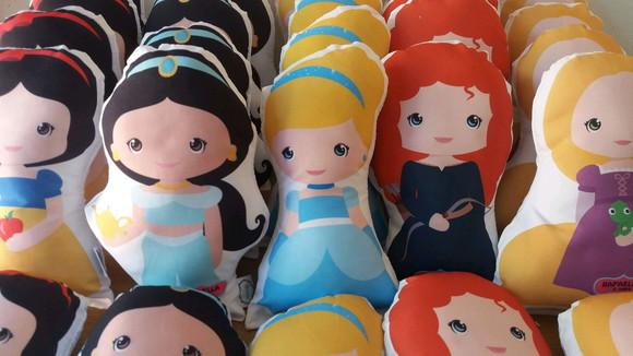Almofada Contornada Princesas
