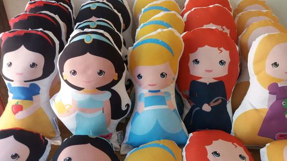 Almofada Contornada Princesas