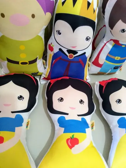 Almofada Contornada branca de neve
