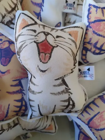 Almofada Contornada Gatinhos com Personalização na Etiqueta