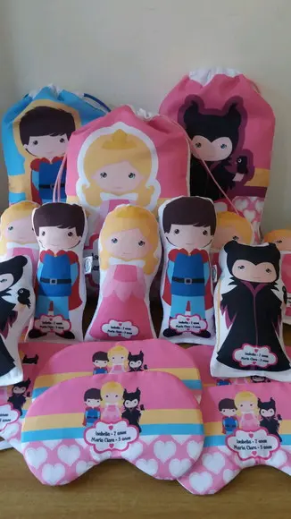 Almofada Contornada Princesas