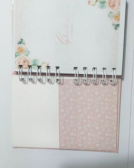 Caderno A6 Floral Capa Dura com Letra na Capa 80 Folhas