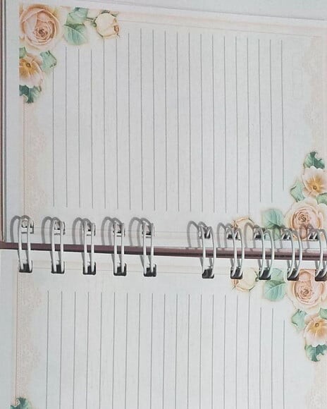 Caderno A6 Floral Capa Dura com Letra na Capa 80 Folhas