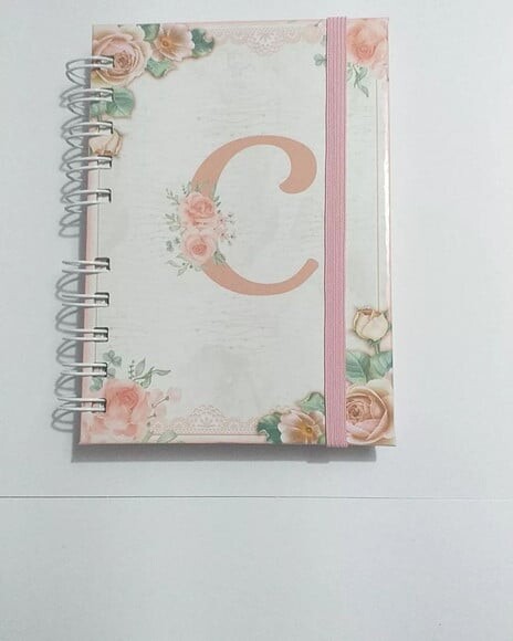 Caderno A6 Floral Capa Dura com Letra na Capa 80 Folhas