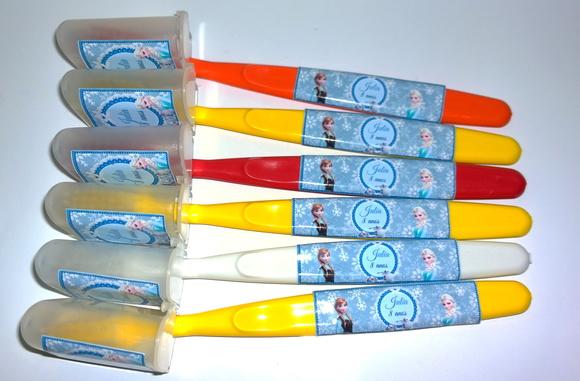 Escova dental infantil com protetor