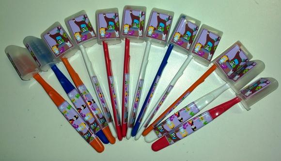 Escova dental infantil com protetor