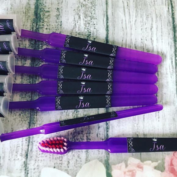Escova dental infantil com protetor