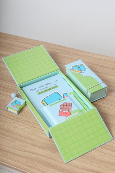 Kit Papelaria | Caixa A7 + Estojo | Dia dos Professores