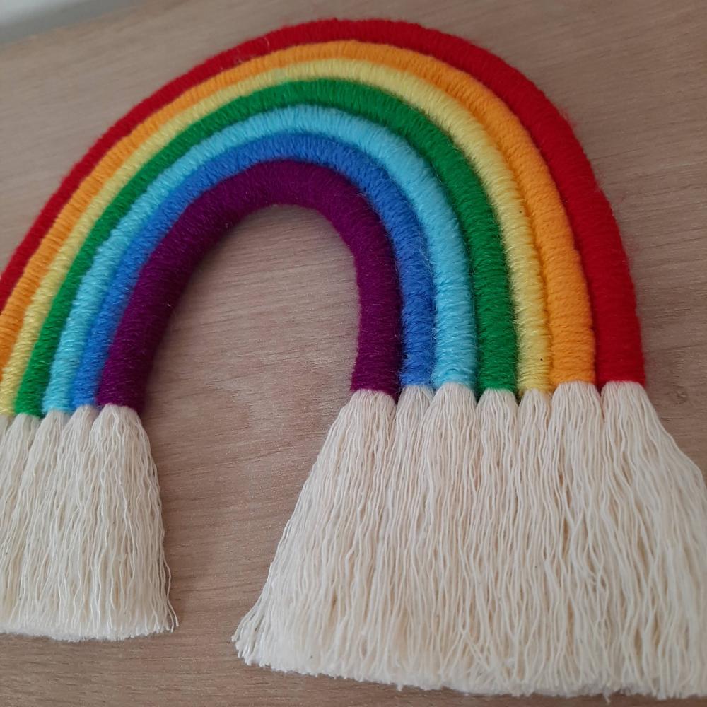 Enfeite de parede 'Meu Bebê Arco-íris'