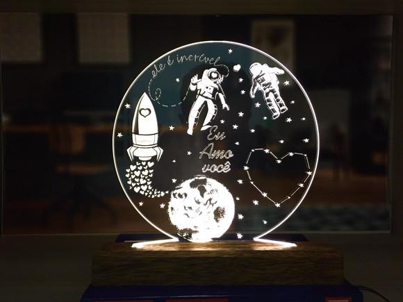 Luminária Led astronauta incrível