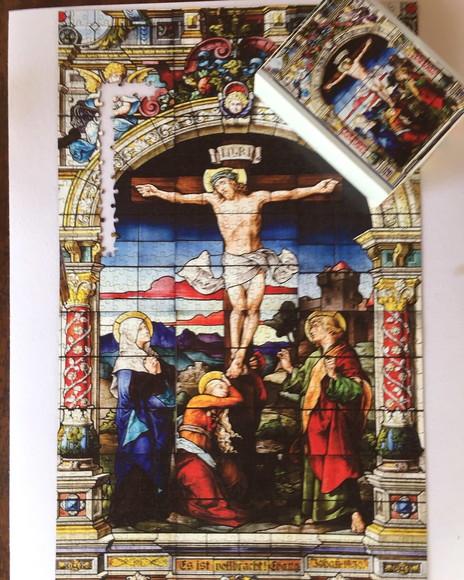 Quebra cabeça vitral crucificado 98 x 61 cm 1014 pçs
