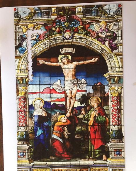 Quebra cabeça vitral crucificado 98 x 61 cm 1014 pçs