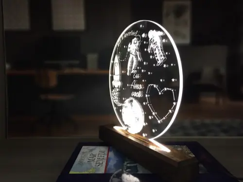 Luminária Led astronauta incrível