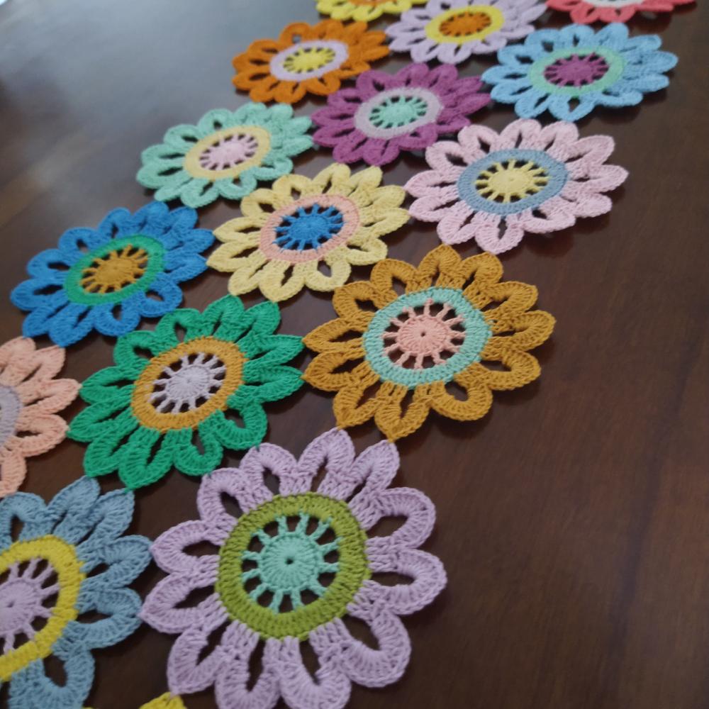 Caminho de mesa em crochê