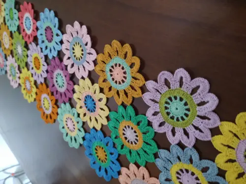 Caminho de mesa em crochê
