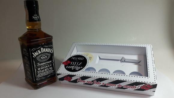 Arquivos Silhouette namorados caixa porta whisky e 4 doces