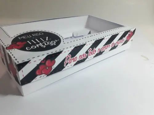 Arquivos Silhouette namorados caixa porta whisky e 4 doces