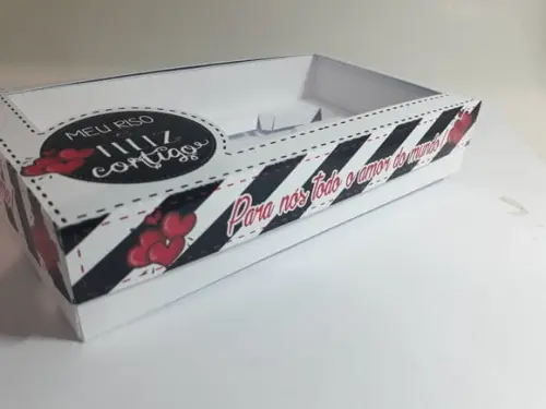 Arquivos Silhouette namorados caixa porta whisky e 4 doces