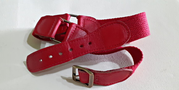Cinto de Couro e Cadarço Vermelho