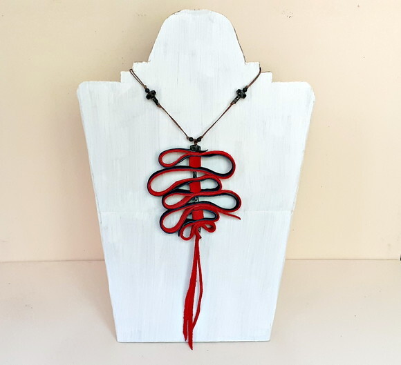 Colar Boho de Camurça,