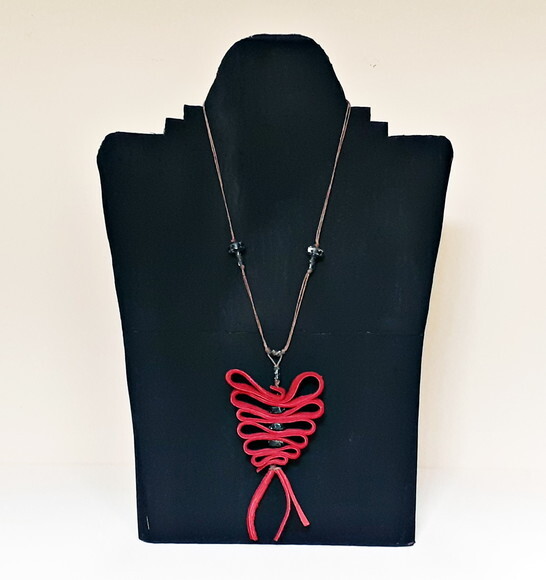 Colar Boho de Camurça,