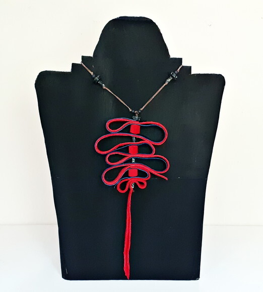 Colar Boho de Camurça,
