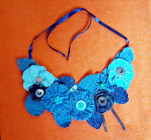 Maxicolar de Flores em Jeans