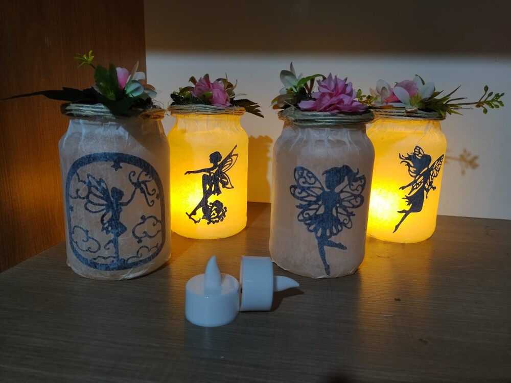 Luminária de Fadas com flores na tampa
