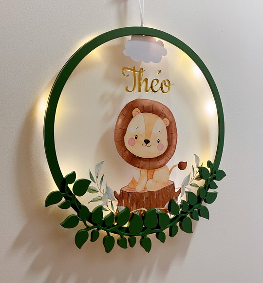 Enfeite Porta Maternidade Led Leão Acrílico e Espelho